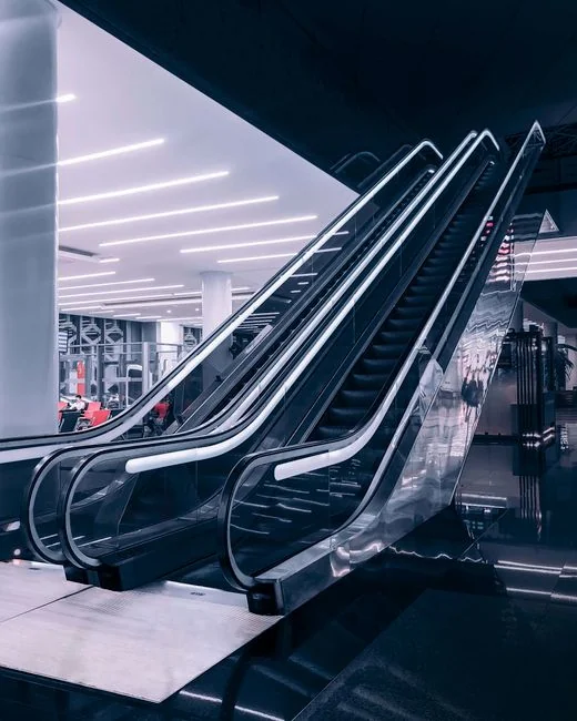 person-holding-white-ceramic-mug-ho-p7qlbewk